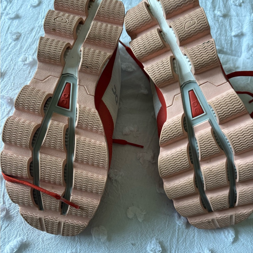 QC runners, size 7.5